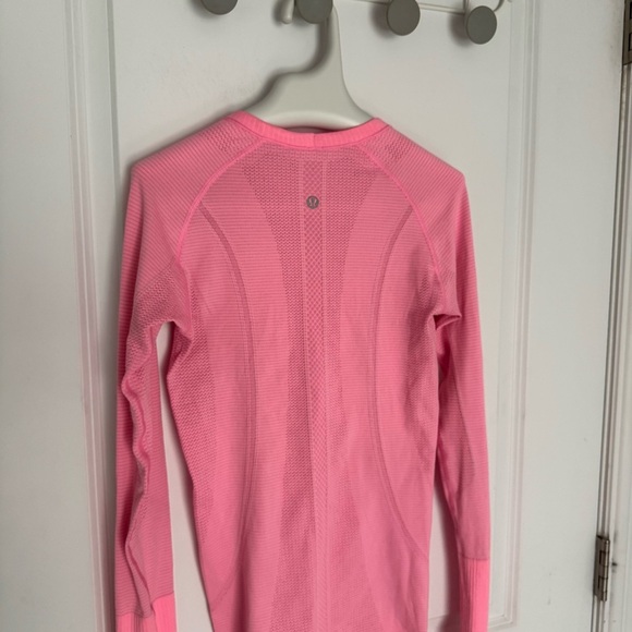 Lululemon Swiftly Tech Long Sleeve Crew
Heathered Neon Pink size 4 - Picture 7 of 8